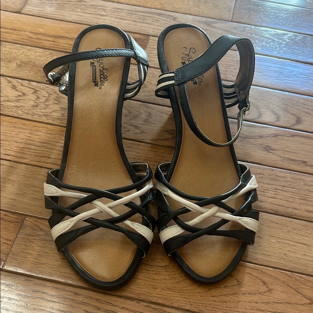 Seychelles Black and Cream Strappy Sandals